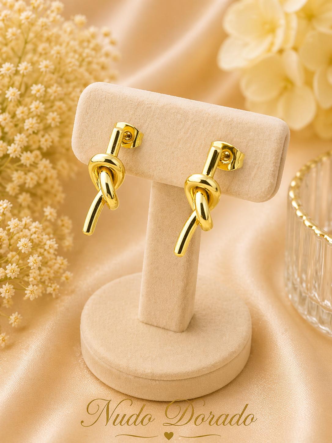 Aretes Nudo Dorado Lineal